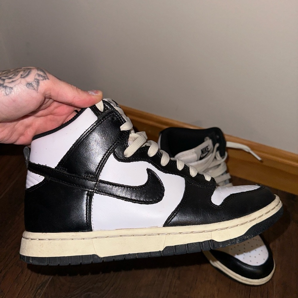 Wmns Dunk High ‘vintage black’